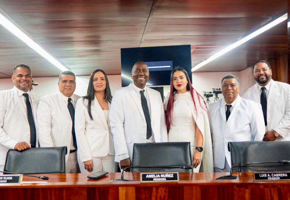 Regidores de la Fuerza del Pueblo: “Santiago necesita cuentas, no cuentos”