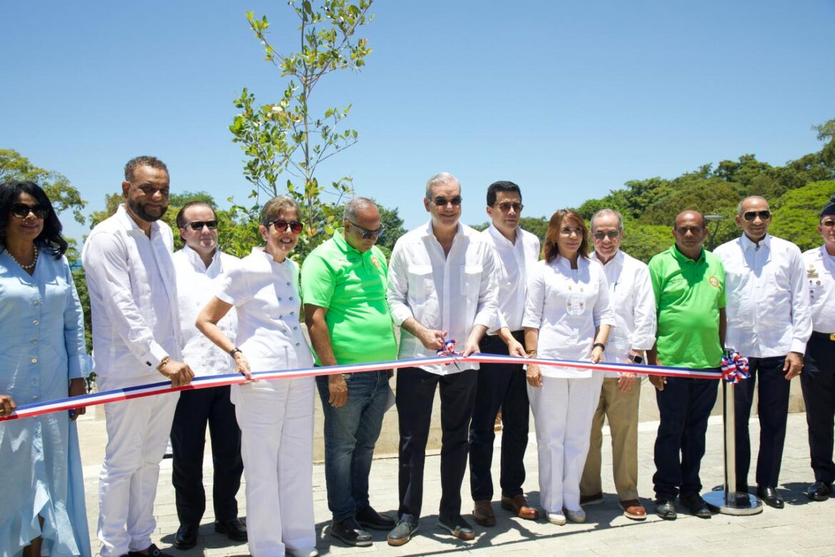 Abinader entrega renovada playa Sosúa y relanza destino como polo turístico