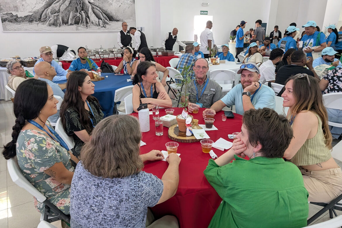 Santiago despide con éxito cumbre botánica internacional