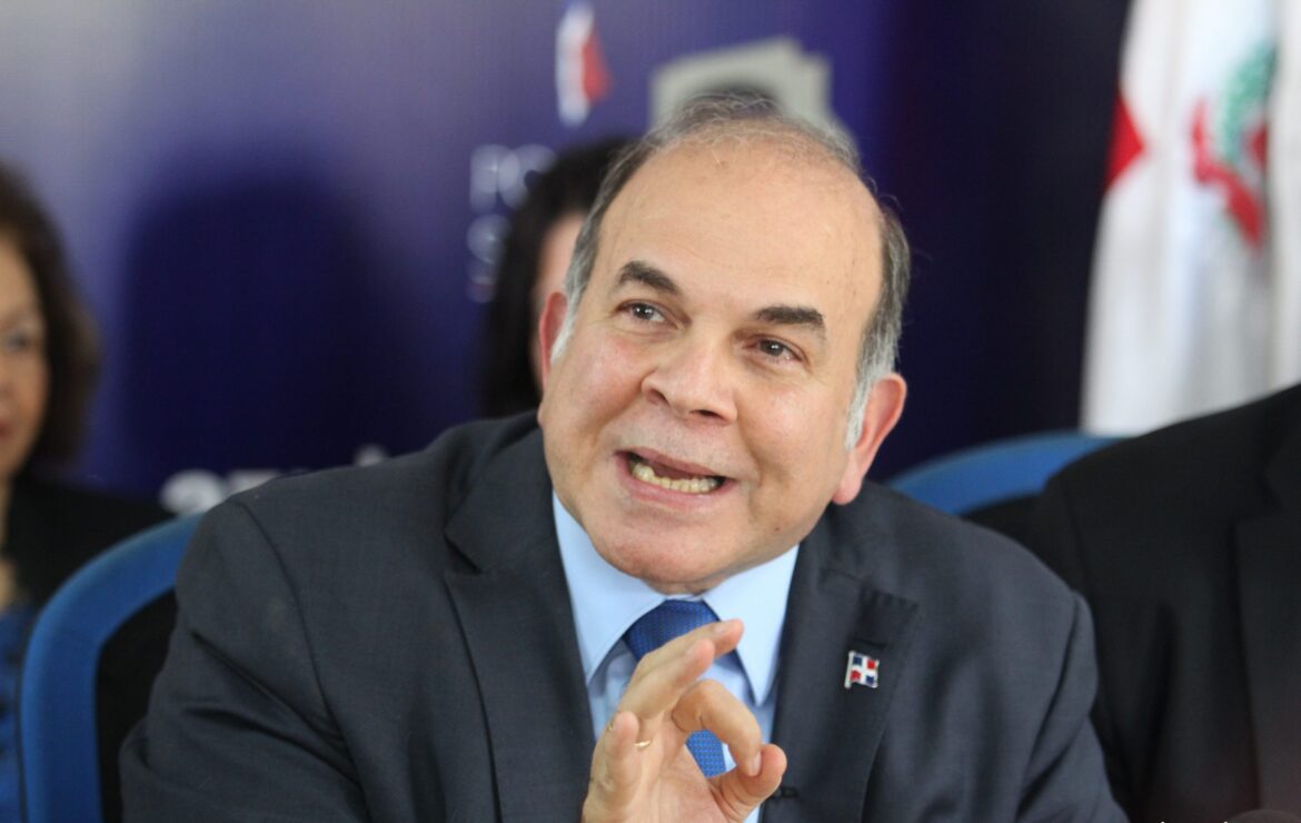 Pelegrín Castillo abre la puerta a candidatura presidencial