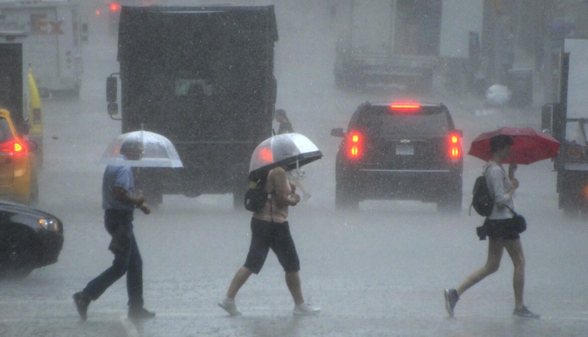 Tormentas y tornados amenazan EE.UU.