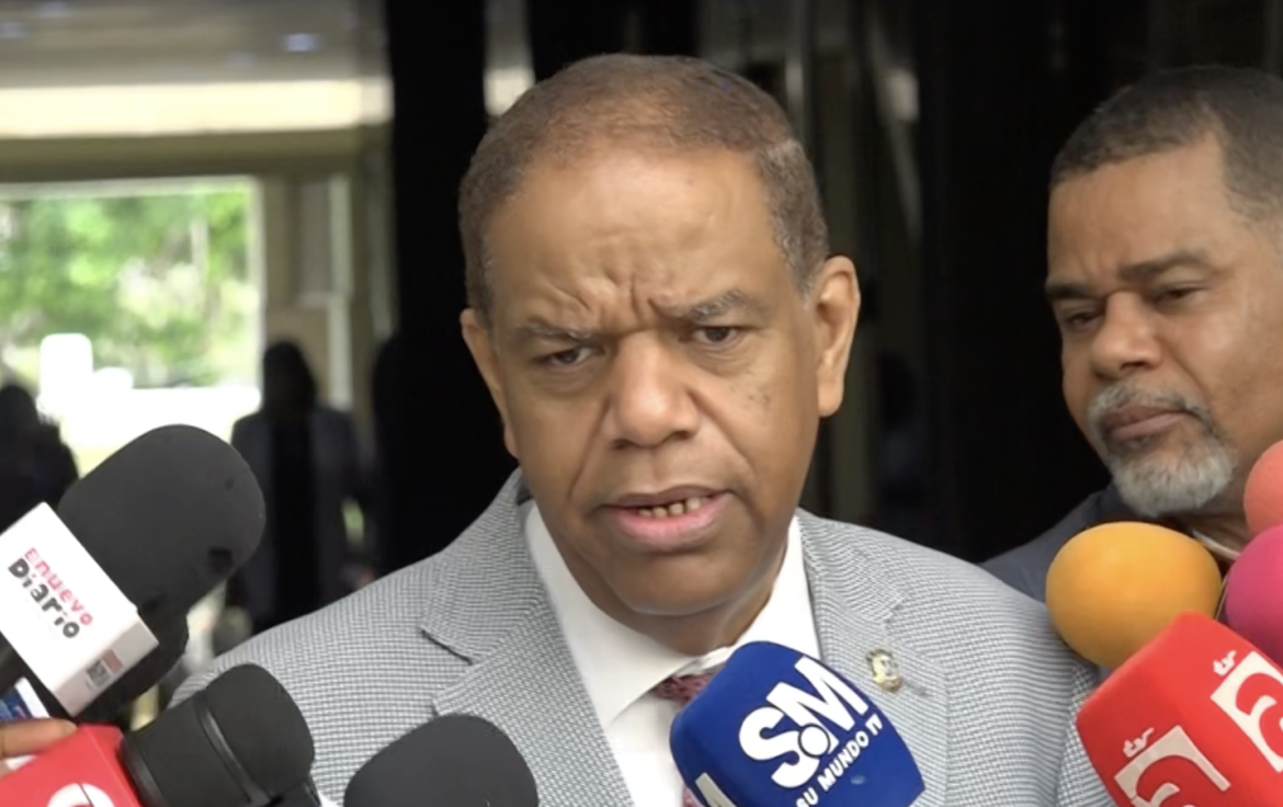Danilo Díaz dice que regular encuestas era necesario, pero cuestiona el momento en que se hizo