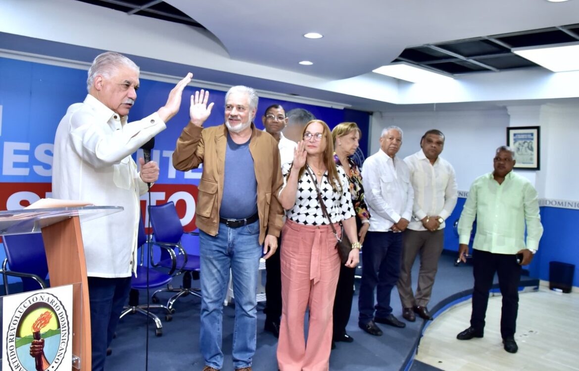 PRD suma académico que abandona al oficialismo