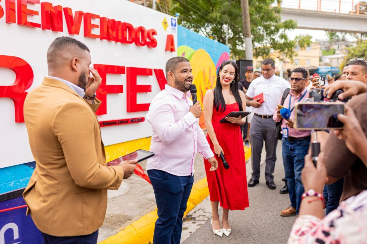 Inauguran letrero de bienvenida en comunidad de Rafey en Santiago