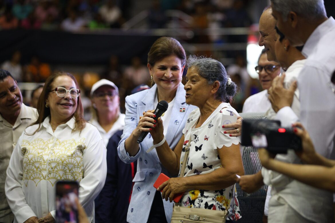 Raquel Peña celebra a miles de madres durante jornada “Madres que Sostienen” en Santiago