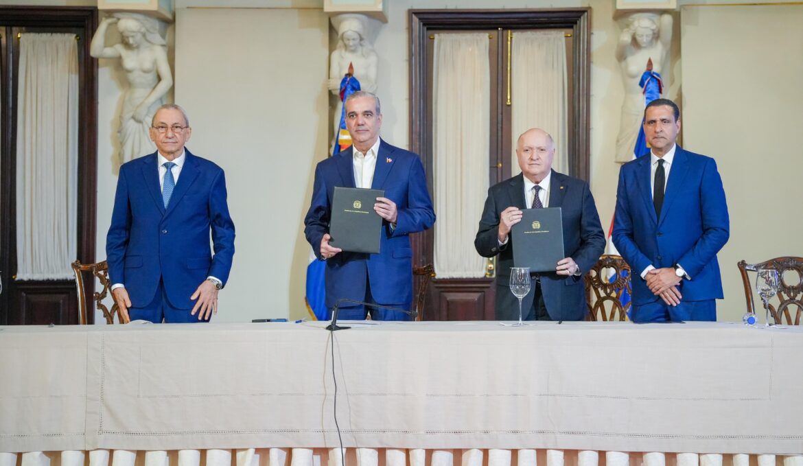 Abinader firma acuerdo entre FINJUS y Consultoría Jurídica para fortalecer institucionalidad y seguridad jurídica