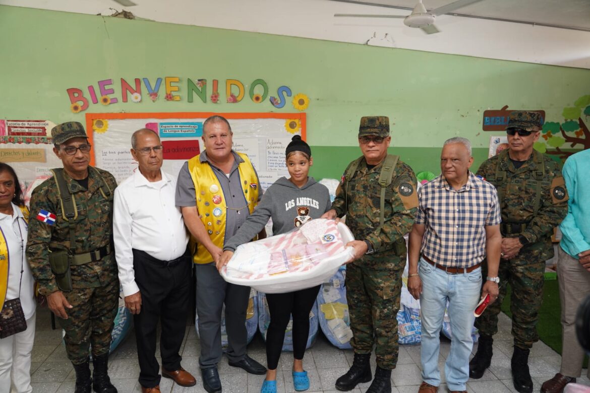 Defensa realiza operativo médico y acción cívica en Licey al Medio
