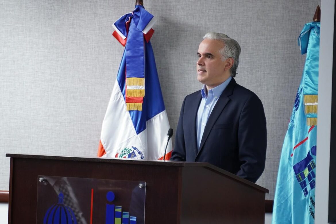 Educación reporta avances para el año escolar 2026-2027 con foco en libros, mobiliario y formación docente