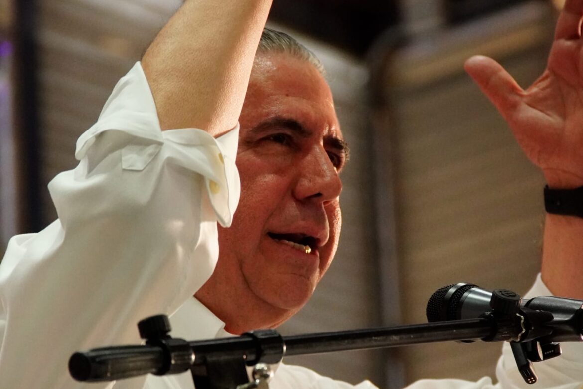 Francisco Javier García moviliza multitud en Santiago y fortalece su proyecto presidencial