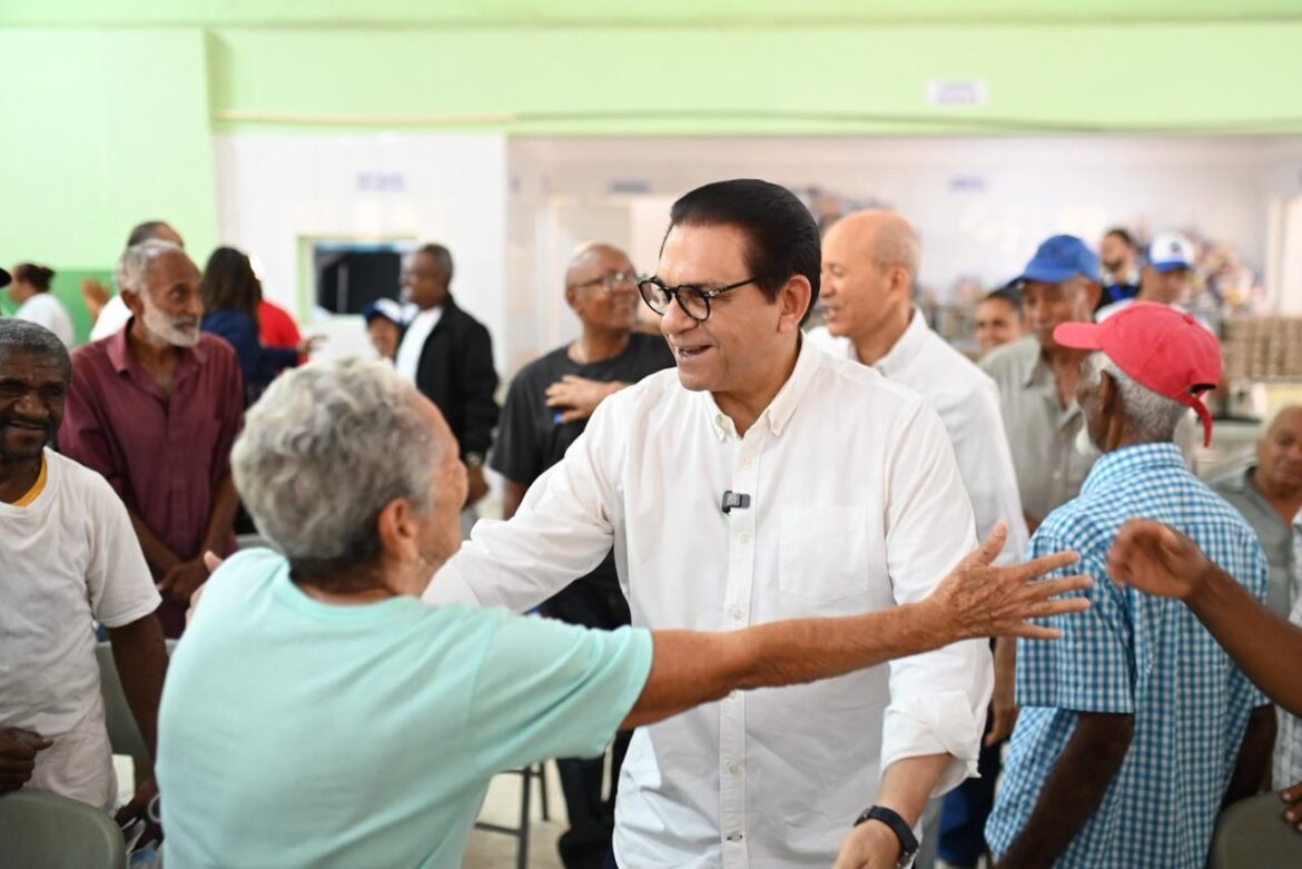 Senador Rivera beneficia familias de Villa González con jornada de asistencia social 500x500