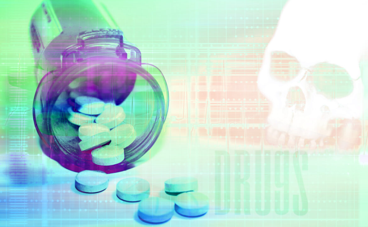 Muertes por opioides en Nueva York cayeron un 52 % entre 2022 y 2025, según gobernadora