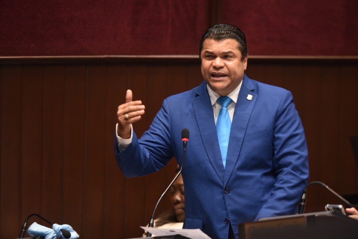 Tobías Crespo critica aprobación del Código Penal y préstamos en una misma sesión
