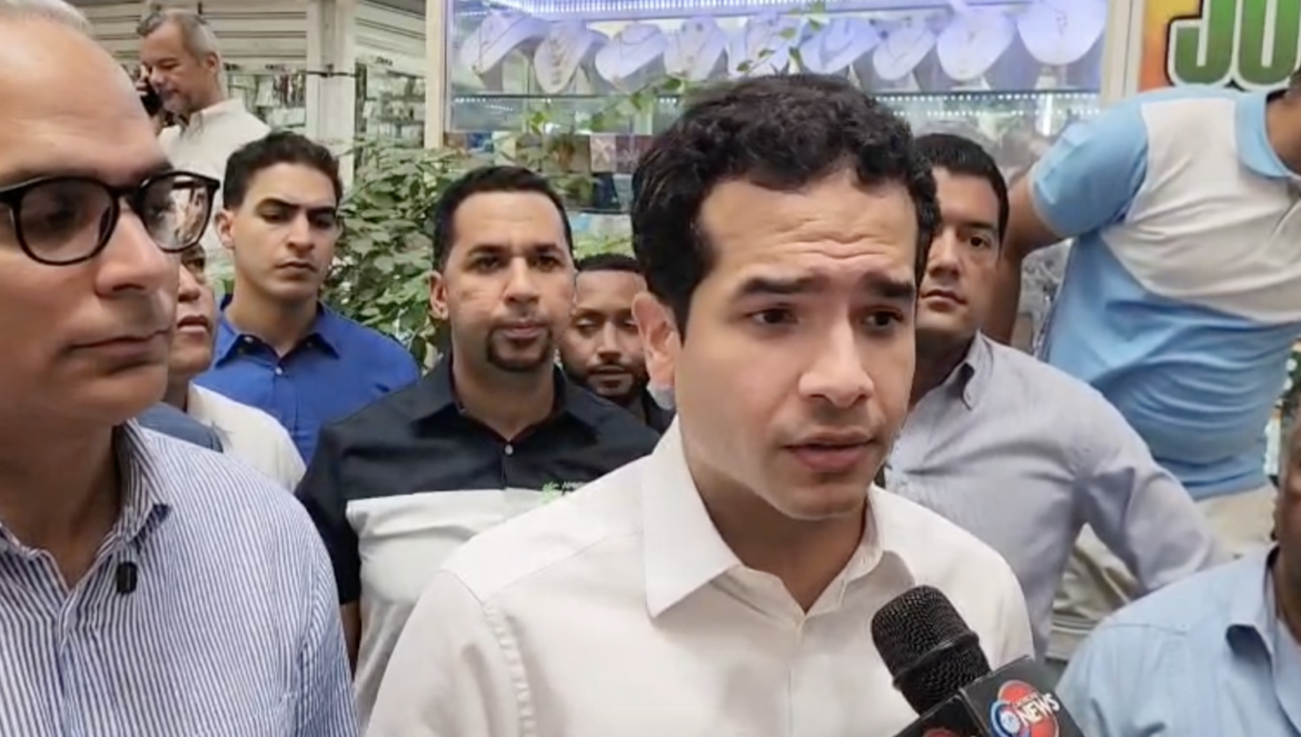 Omar Fernández advierte baja en ventas y falta de parqueos en Mercado Modelo de Santiago