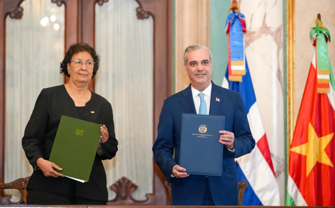 República Dominicana y Surinam firman acuerdos de cooperación en turismo, agricultura e inversión