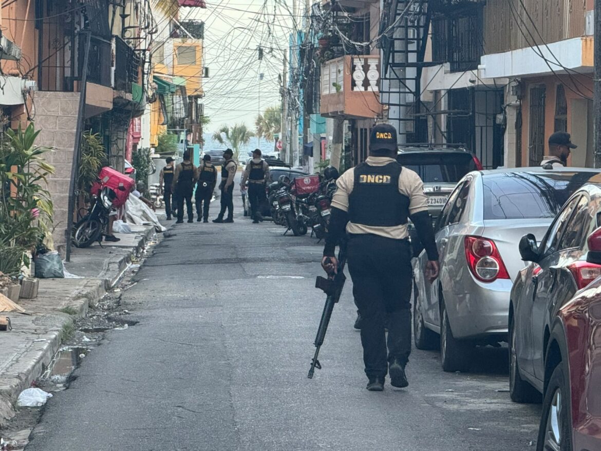 Autoridades golpean puntos de drogas en barrios de la capital