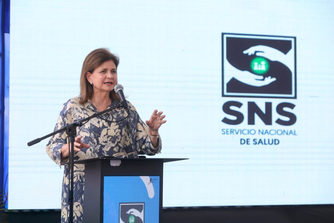 Raquel Peña y director del SNS entregan obras que fortalecen servicios de salud en Valverde
