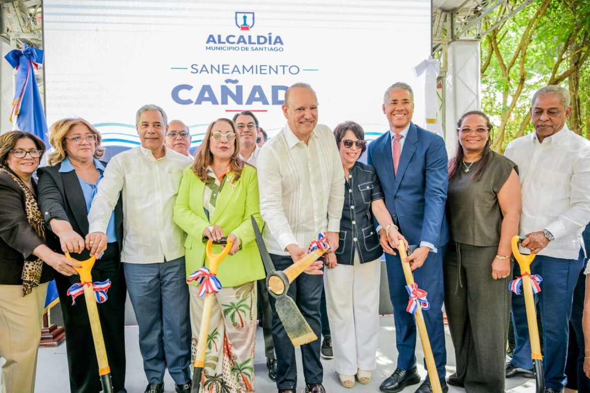Alcaldía de Santiago inicia saneamiento de la Cañada Hoya de Caimito con inversión superior a RD$266 millones