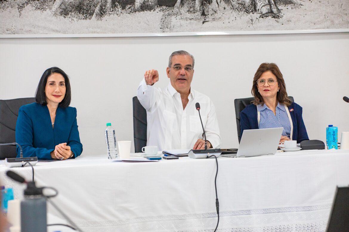 Abinader exhibe inversión récord de RD$110 mil millones en Santiago