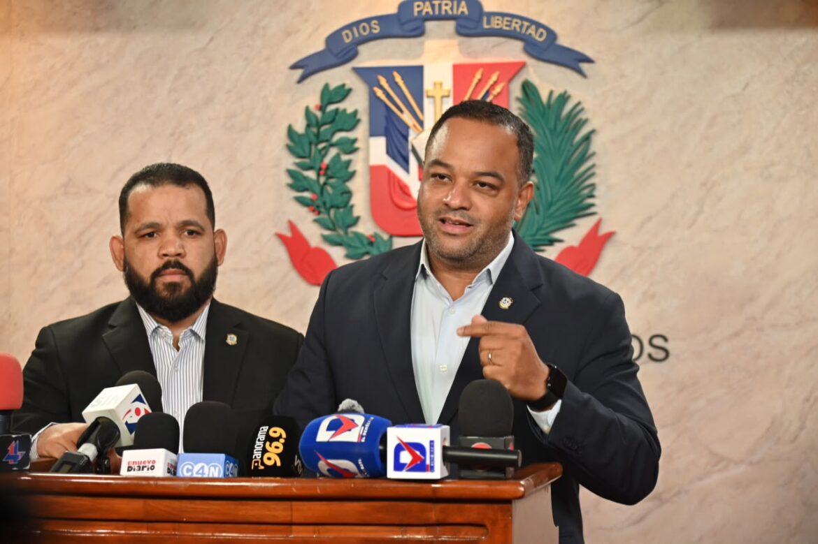 Diputados piden investigar alquiler de camiones por RD$114 millones