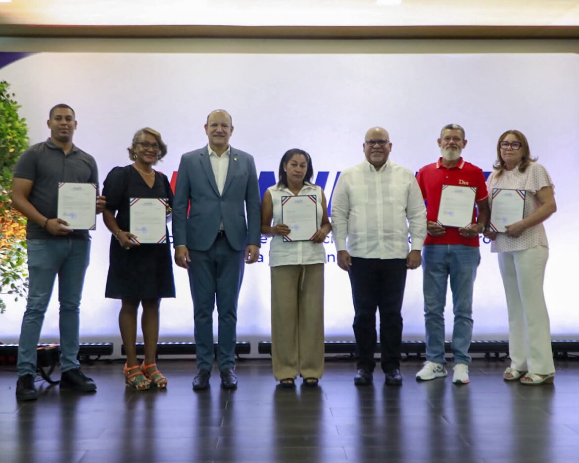 Promipyme entrega créditos en Santiago por RD$167.7 millones