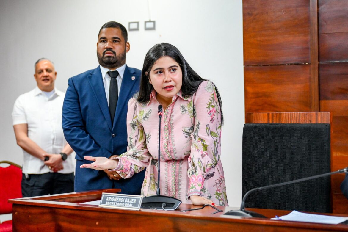 Ayuntamiento de Santiago reconoce como Hija Distinguida a la astronauta análoga Alba Carolina Vázquez