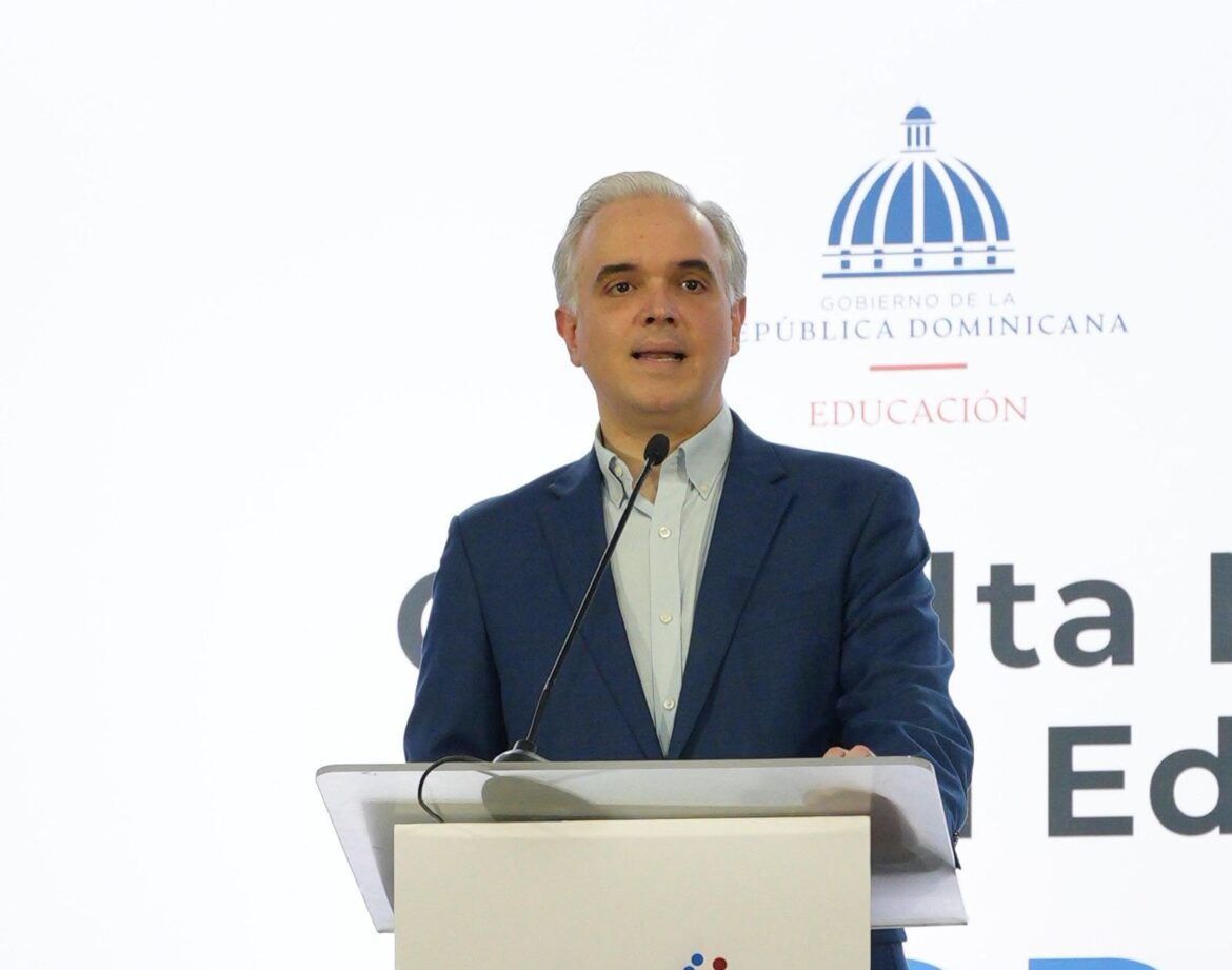 Luis Miguel De Camps encabeza foro por el Futuro de la Educación Dominicana