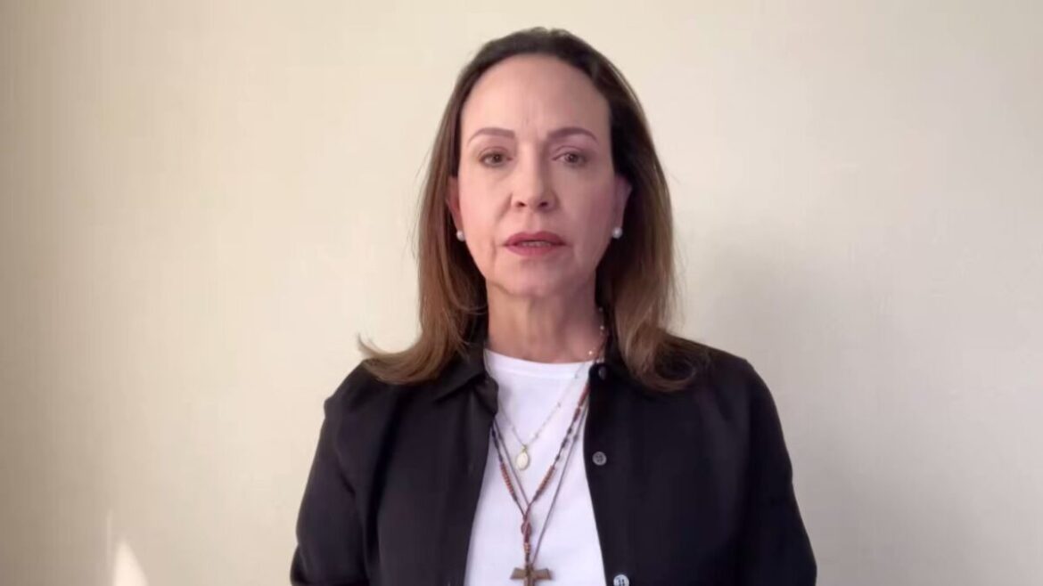María Corina Machado denuncia que el cierre del espacio aéreo impide su regreso a Venezuela