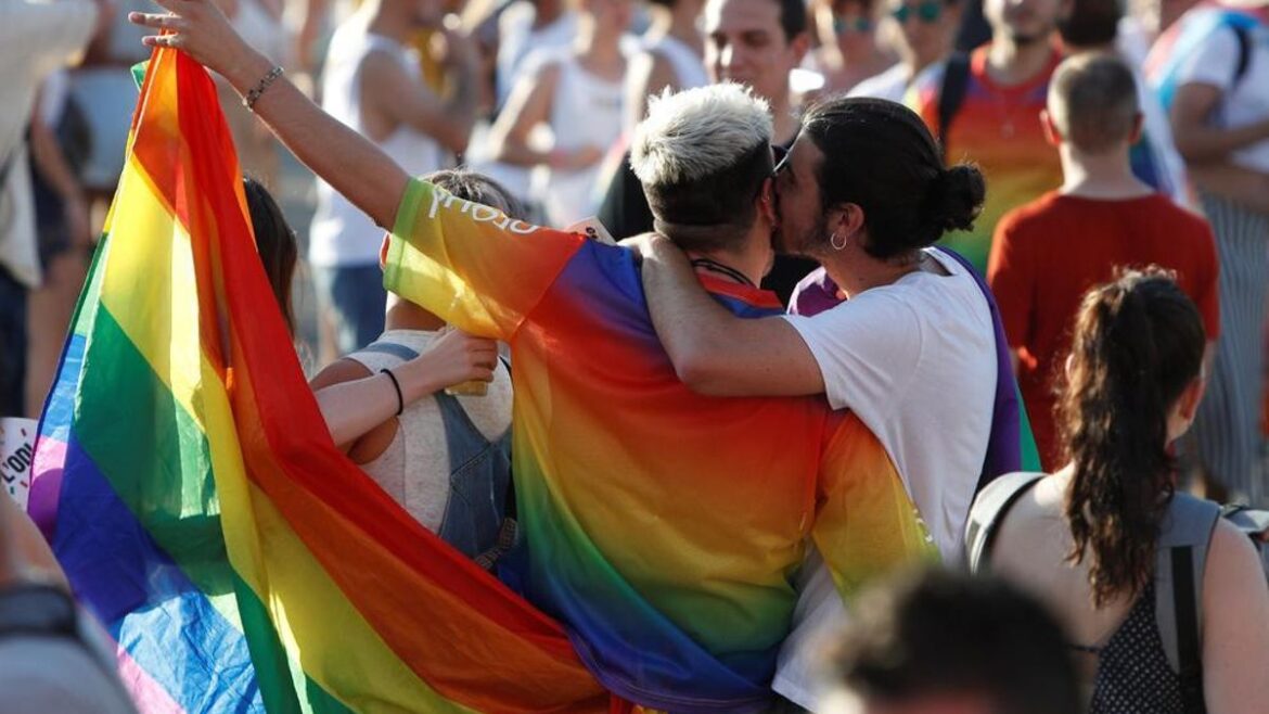 Spencer Tunick rendirá homenaje a la comunidad LGTBI+ en España