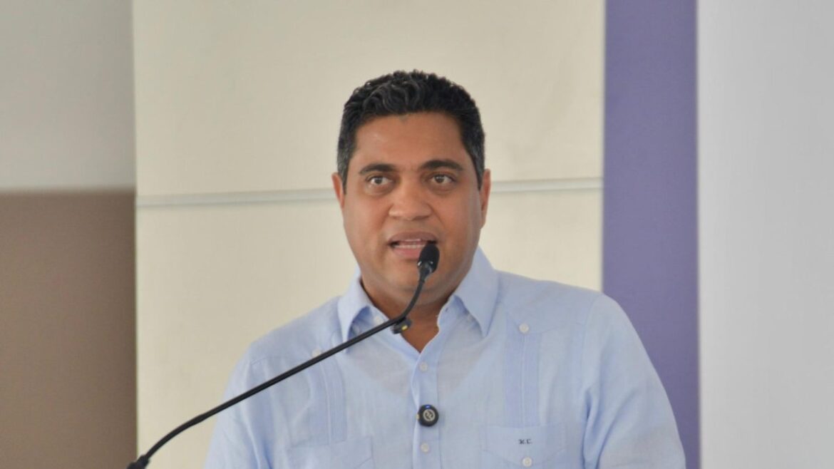 Ministro Kelvin Cruz solicita a Lidom ponerse de acuerdo para que niños participen en Caribe Kids