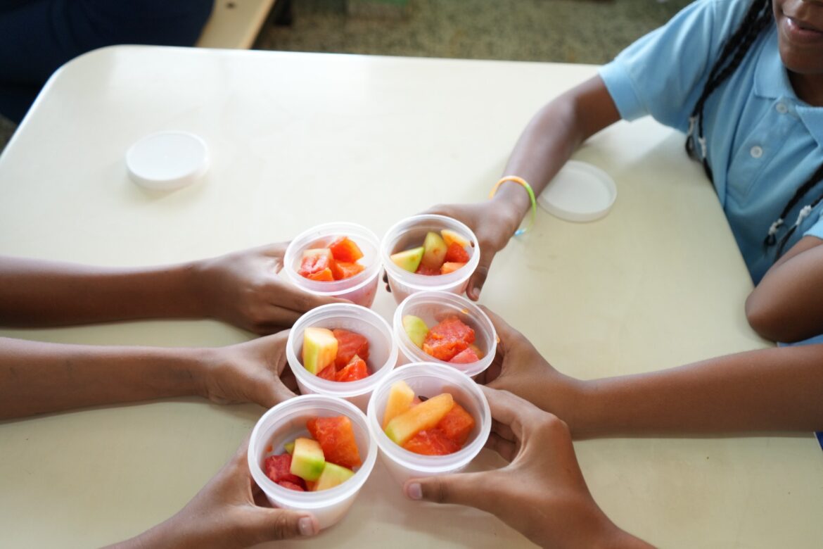 INABIE resalta aporte a la nutrición escolar con el servicio de más de 230 millones de raciones de frutas