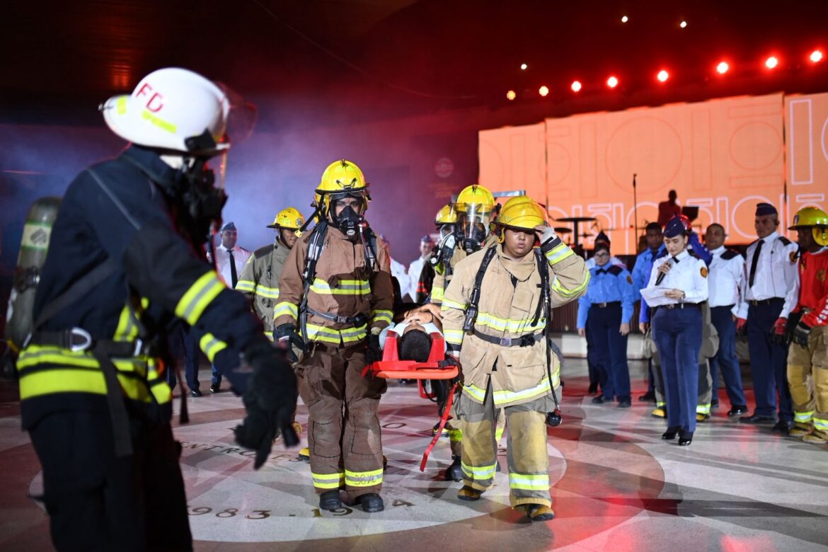 Patronato de Ayuda al Cuerpo de Bomberos de Santiago celebra fiesta benéfica