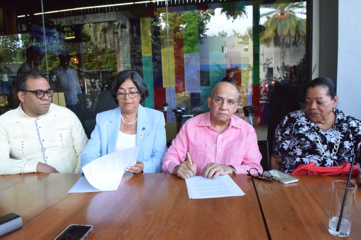 Ana Rojas se perfila como nueva directora de la UASD Santiago con el respaldo del maestro José de Luna