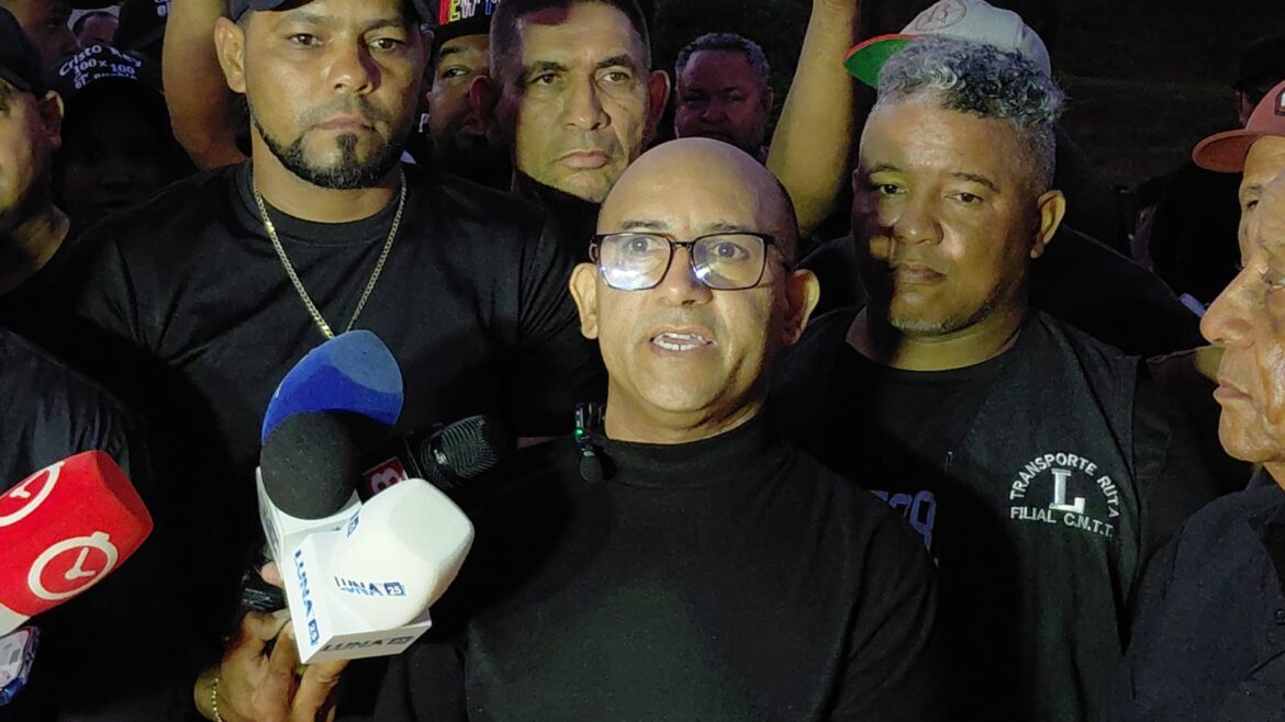 Transportistas amenazan con ir a las calles en Santiago