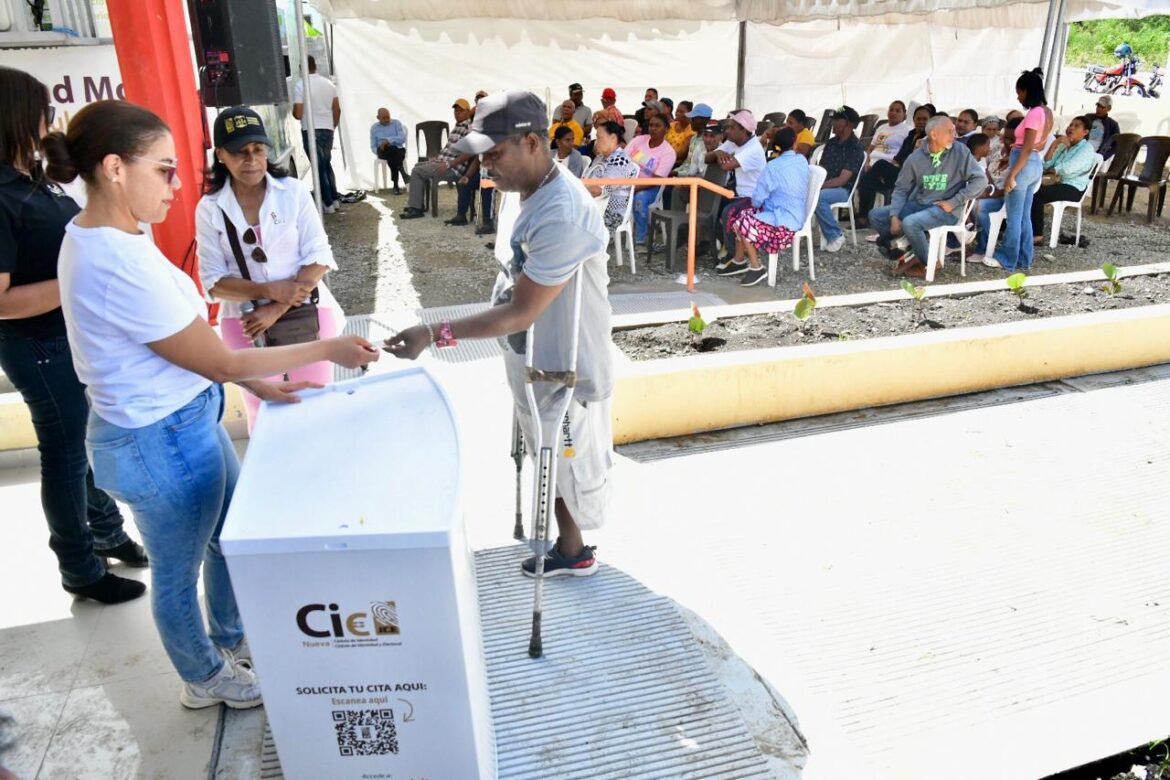 JCE beneficia a más de 1,100 personas en jornada de cedulación en Pedro Corto
