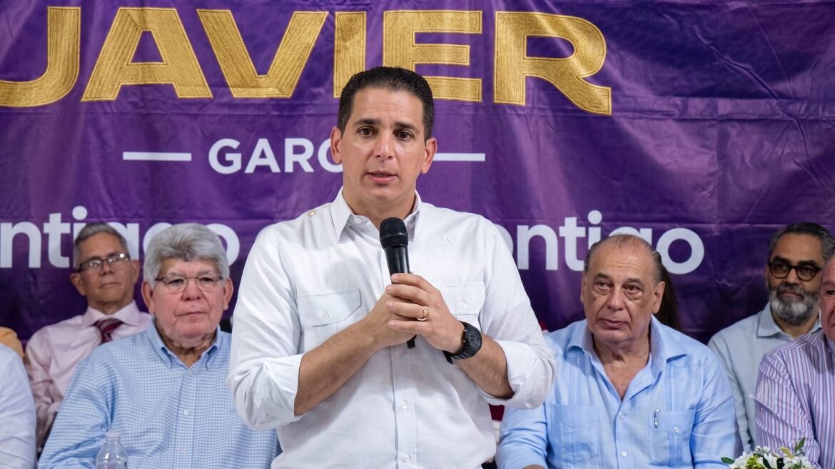 Víctor Fadul juramenta el Comité Provincial de Campaña de Francisco Javier García en Santiago