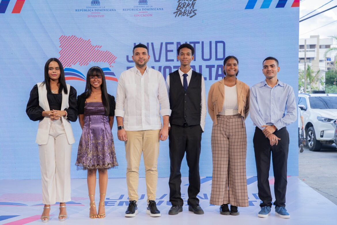 Ministerio de la Juventud presenta oficialmente “Juventud en Voz Alta”, iniciativa que busca recuperar récord Guinness de lectura