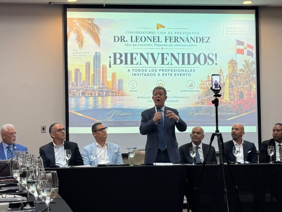 Fernández se reúne con dominicanos en Miami para abordar inversión, emprendimiento y participación