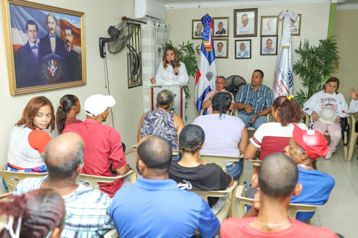 Supérate entrega Bono de Emergencia a familias afectadas por las lluvias en Rincón de La Vega