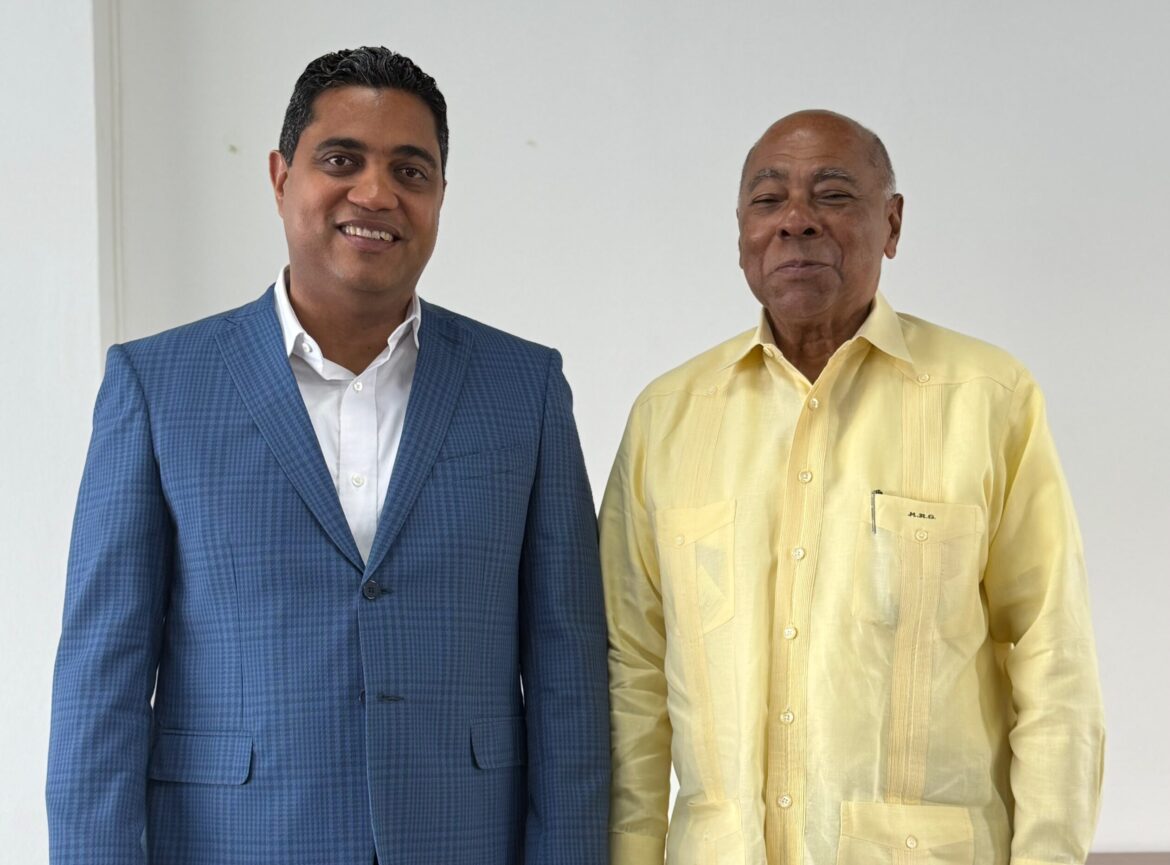 Ministro Kelvin Cruz entrega al voluntariado la administración del Palacio del Voleibol Ricardo Gioriber Arias