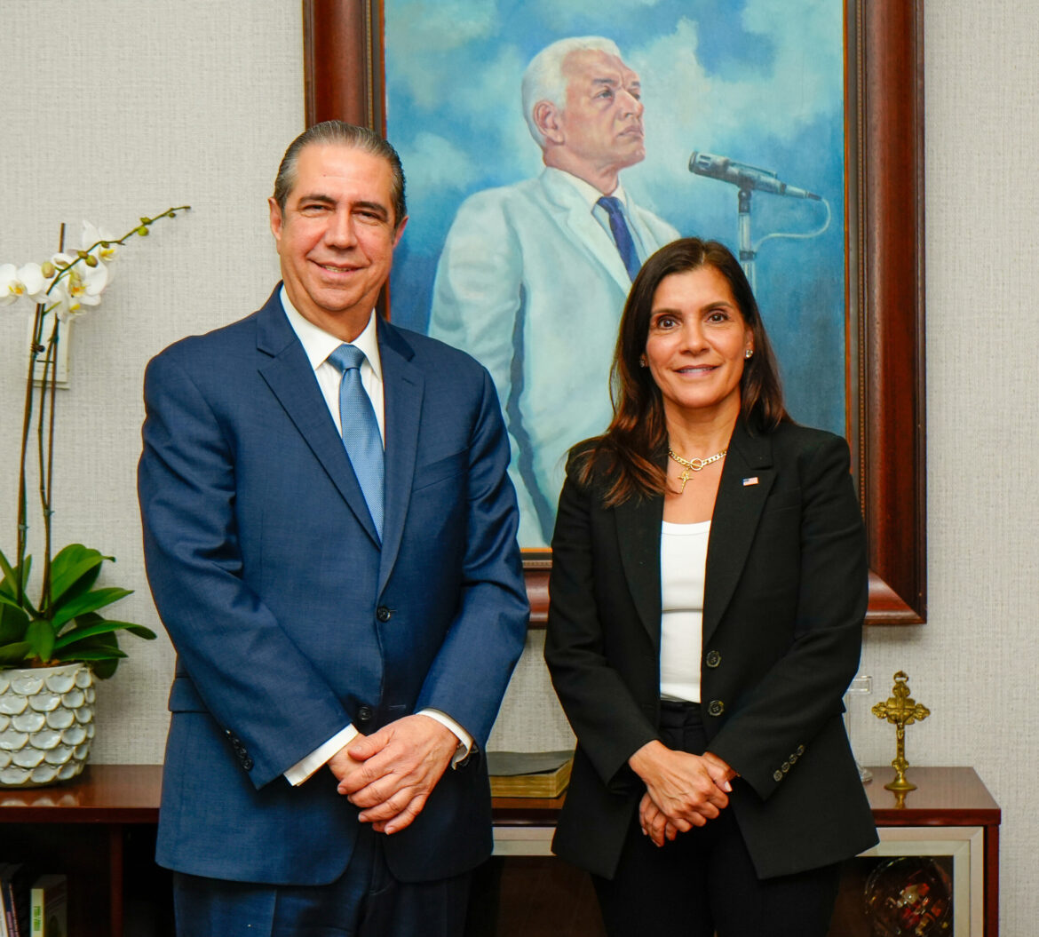 Francisco Javier García destaca la visión de Estado de embajadora de EE. UU. Leah Campos durante visita a sus oficinas