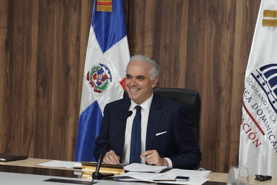 Luis Miguel De Camps anuncia ante el CNE creación del Consejo Editorial Educativo para fortalecer la calidad de los libros de texto