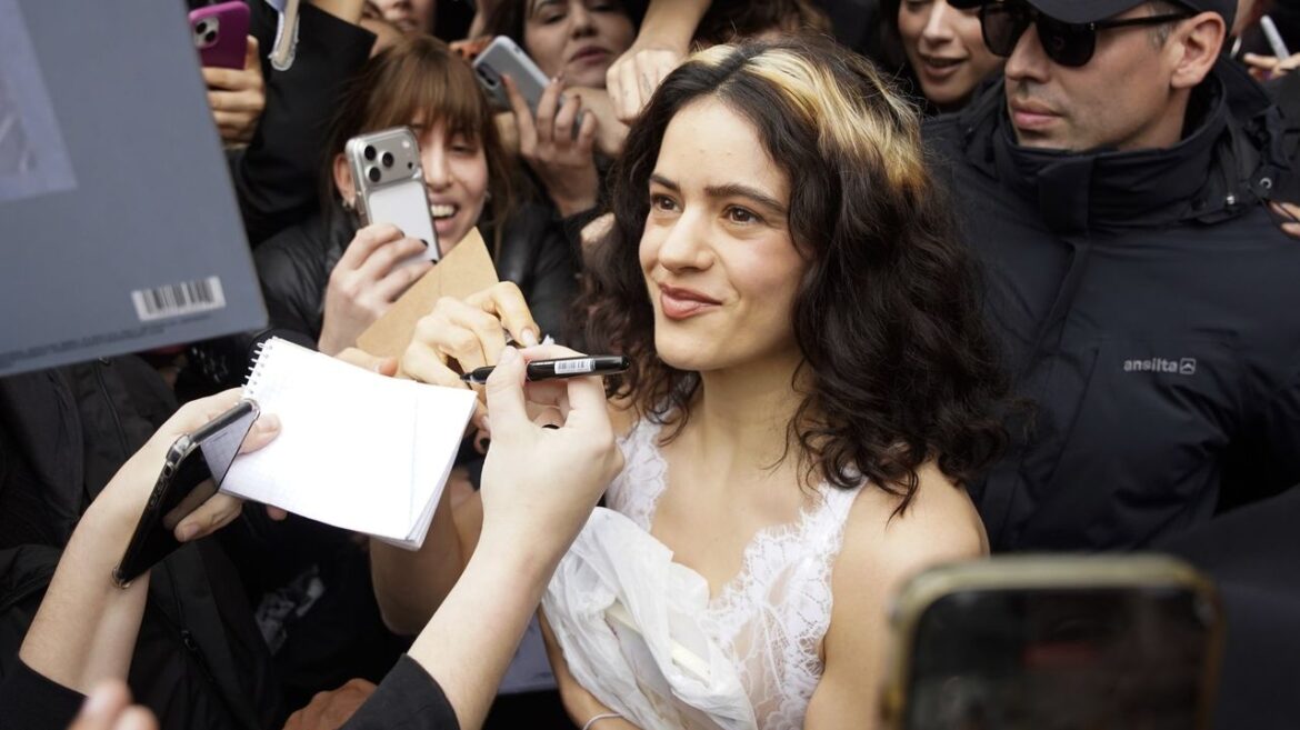 Rosalía negocia su salto a Hollywood con película junto a Javier Bardem y Rebecca Ferguson