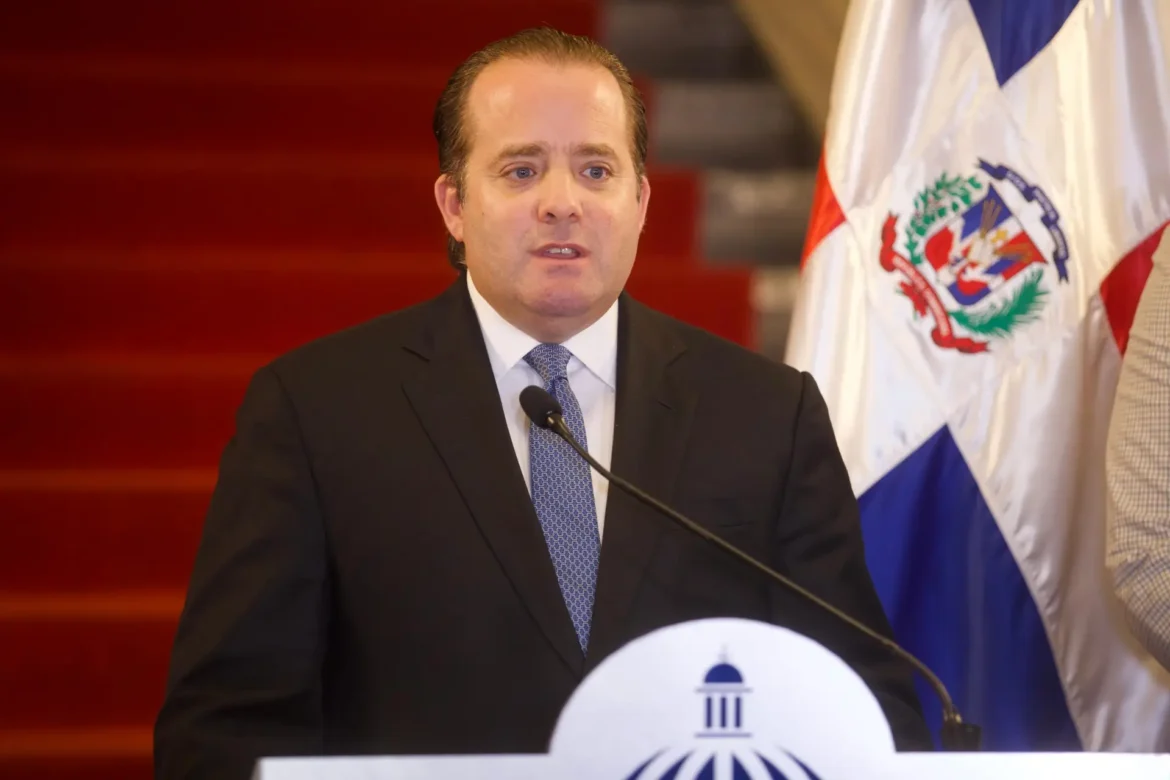 Paliza advierte acelerado crecimiento urbano de Santiago y llama a organizar su expansión