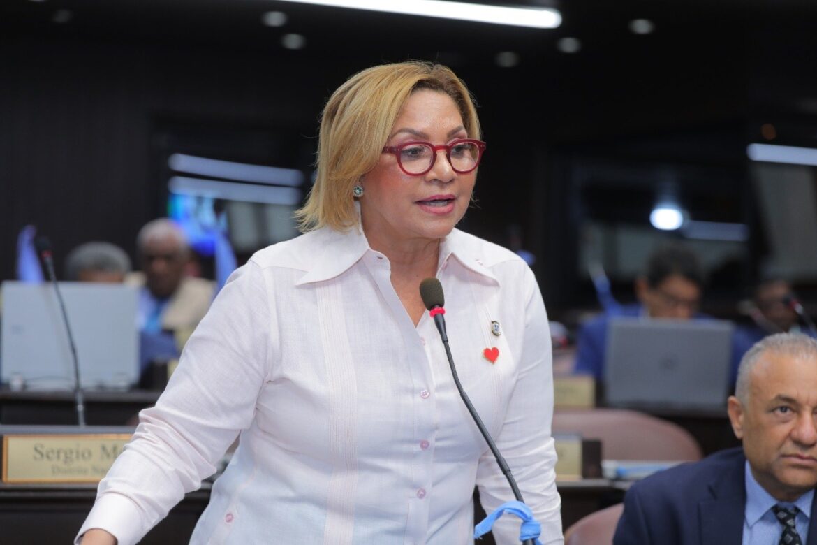 Soraya Suárez confirma aspiración a la senaduría de Santiago