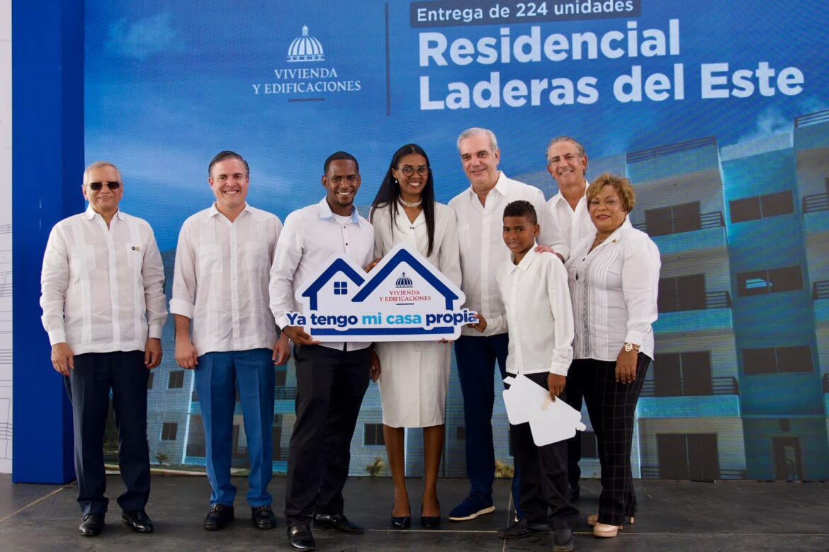 Presidente Abinader y ministro Jean Luis Rodríguez entregan segunda etapa del Residencial Laderas del Este en Guerra