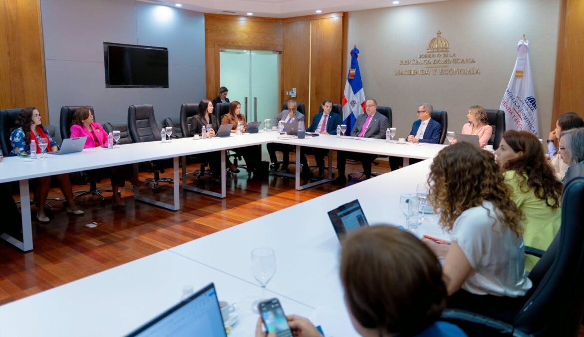 Gobierno impulsa la Política Nacional de Cuidados con una inversión de RD$21,977 millones para el presupuesto de 2027