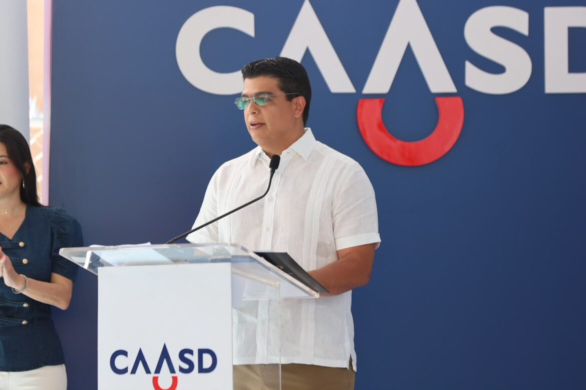 Fellito Suberví llama frenar desperdicio agua y reafirma compromiso de CAASD con corrección fugas y averías