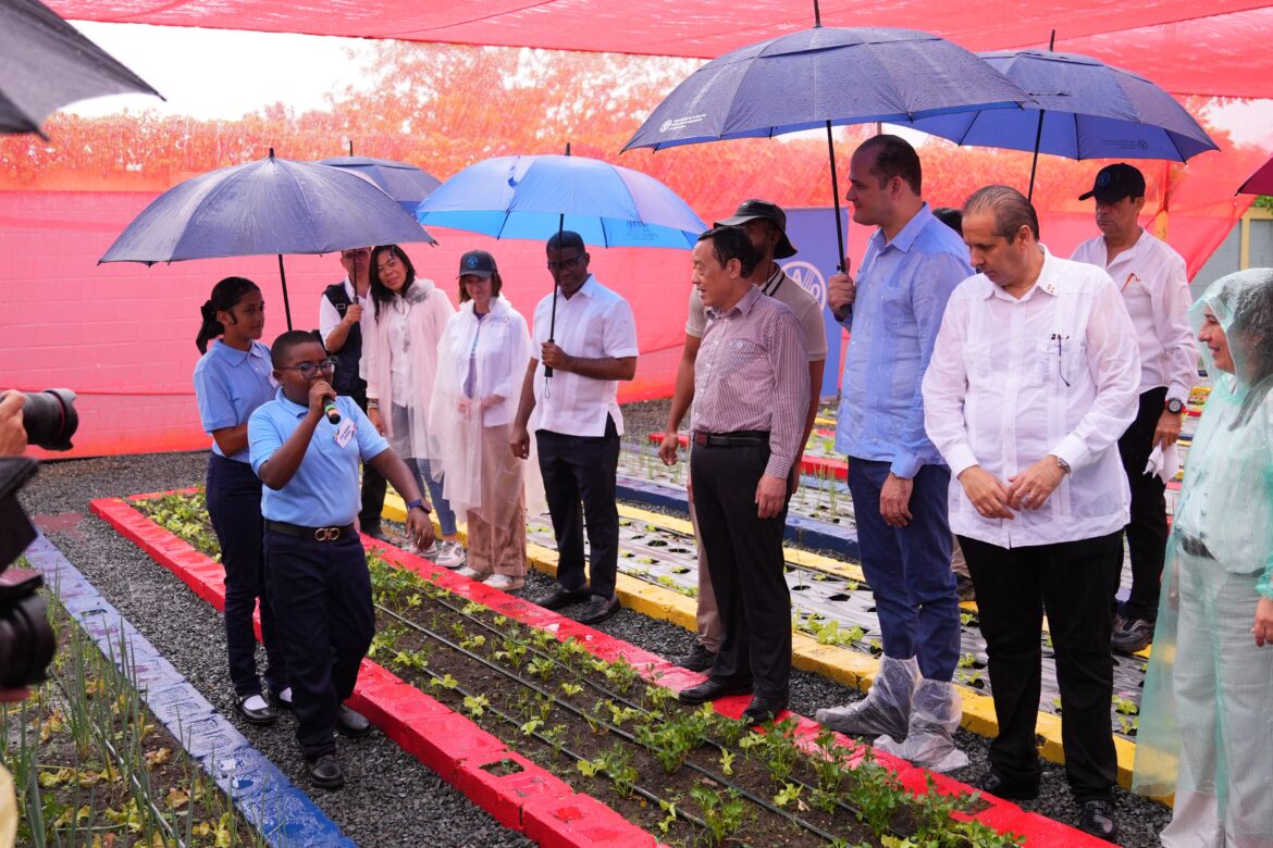 Escuela de Monte Plata aplica tecnología para reducir desperdicio de alimentos del PAE